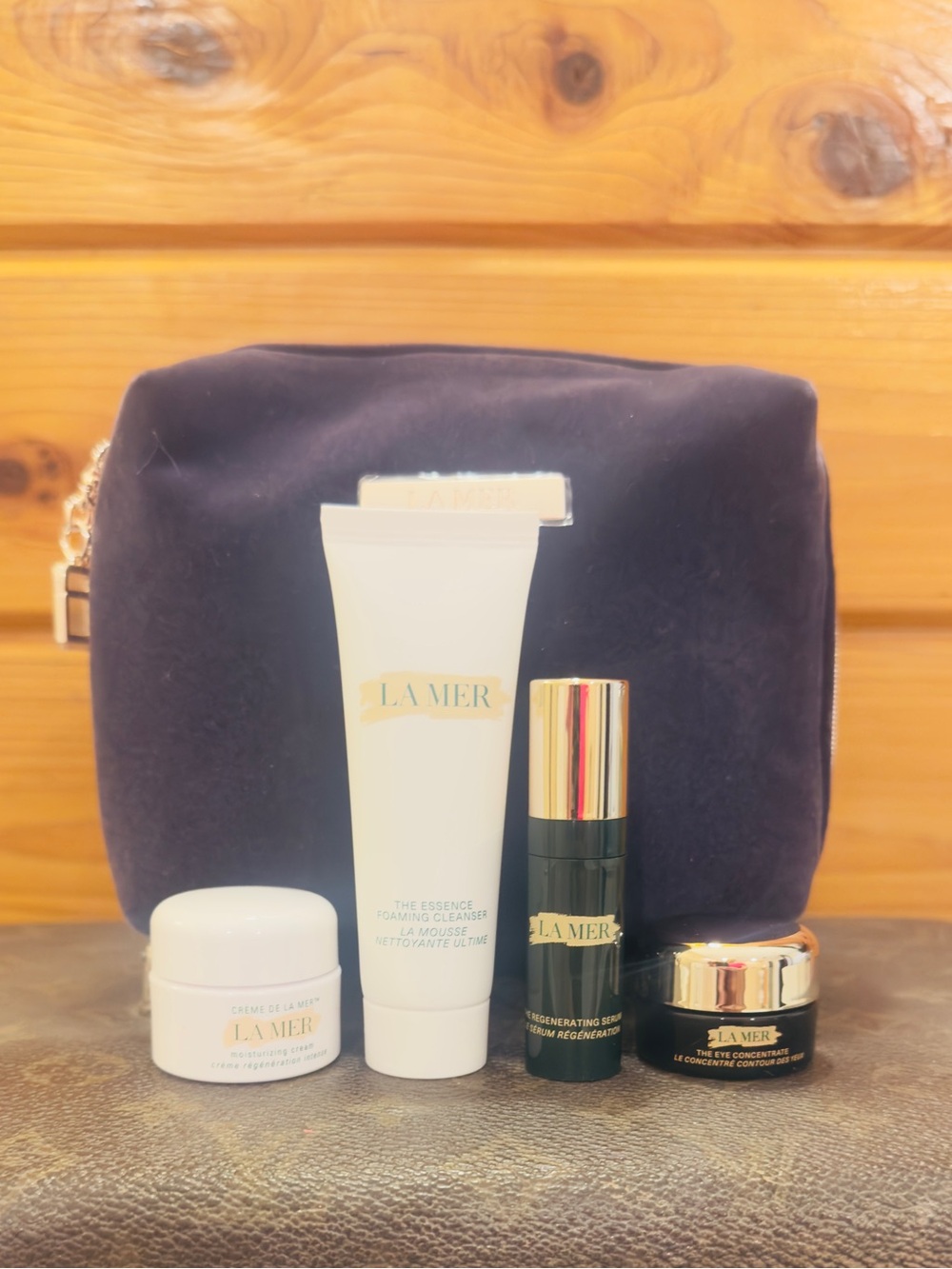 La Mer White & Gold Skincare Mini Set with Velvet Pouch
